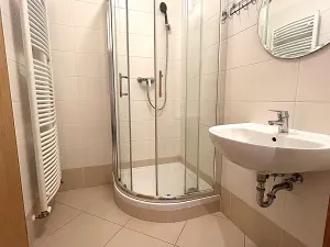 Pronájem bytu 1+kk, Praha - Horní Měcholupy, Modenská, 37 m2