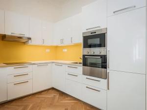 Pronájem bytu 2+kk, Praha - Bubeneč, Šmeralova, 51 m2