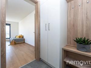 Pronájem bytu 1+kk, Praha - Bohnice, Pekařova, 38 m2