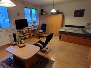 Pronájem bytu 1+kk, Praha - Kunratice, Velké Kunratické, 33 m2