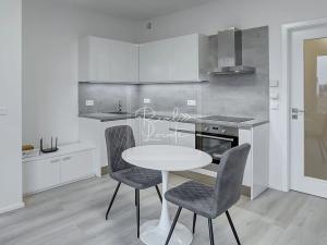 Pronájem bytu 1+kk, Praha - Strašnice, Na palouku, 29 m2