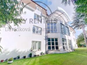 Pronájem bytu 1+kk, Průhonice, U Křížku, 20 m2