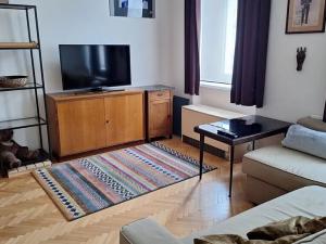 Pronájem bytu 2+1, Praha - Smíchov, U Královské louky, 70 m2