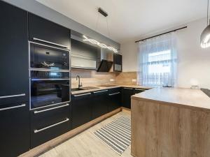 Pronájem bytu 2+kk, Praha - Hloubětín, Saarinenova, 61 m2