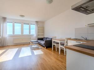 Prodej bytu 1+kk, Praha - Troja, Hnězdenská, 38 m2