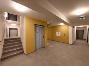 Prodej bytu 2+kk, Praha - Hostavice, Českobrodská, 54 m2