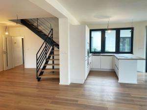 Prodej vícegeneračního domu, Šestajovice, 460 m2
