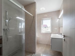Prodej domu, Tmaň, K Vodojemu, 261 m2