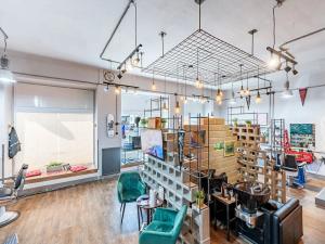 Prodej obchodního prostoru, Praha - Holešovice, Ortenovo náměstí, 108 m2