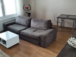 Pronájem bytu 1+kk, Praha - Hloubětín, Nademlejnská, 35 m2