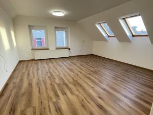 Pronájem bytu 1+kk, Kladno - Kročehlavy, Kročehlavská, 35 m2