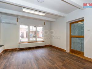 Pronájem kanceláře, Holice, náměstí T. G. Masaryka, 20 m2