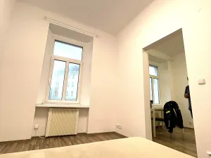 Pronájem bytu 1+1, Praha - Vysočany, Spojovací, 34 m2