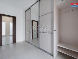 Pronájem rodinného domu, Praha - Černý Most, Bergmanova, 220 m2