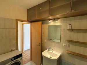 Pronájem bytu 3+1, Praha - Komořany, Za sídlištěm, 67 m2