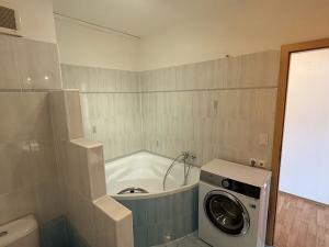 Pronájem bytu 3+1, Praha - Komořany, Za sídlištěm, 67 m2