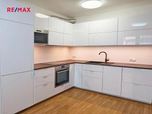 Pronájem kanceláře, Praha - Libeň, V zahradách, 60 m2