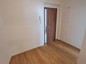 Pronájem bytu 1+kk, Praha - Černý Most, Dobrovolného, 37 m2