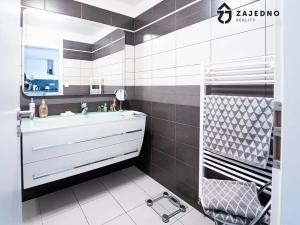 Pronájem bytu 2+kk, Brno, Gajdošova, 65 m2