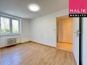 Prodej bytu 4+kk, Ostrov, Májová, 63 m2