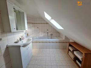 Prodej rodinného domu, Úboč, 350 m2
