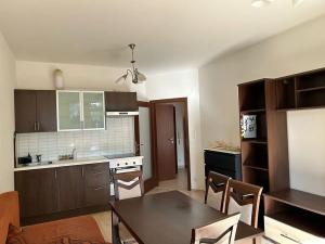 Pronájem bytu 2+kk, Praha - Vysočany, Pod Harfou, 57 m2