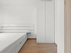 Pronájem bytu 1+kk, Praha - Chodov, Šternovská, 33 m2