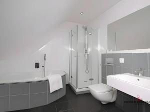 Pronájem bytu 3+kk, Praha - Vršovice, 28. pluku, 103 m2