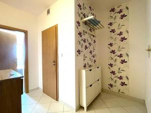 Pronájem bytu 2+kk, Praha - Dolní Měcholupy, Kryšpínova, 54 m2