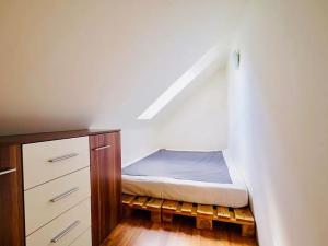 Pronájem bytu 2+kk, Praha - Záběhlice, Jabloňová, 47 m2