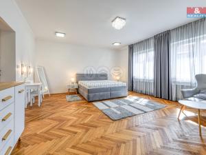 Pronájem bytu 3+1, Plzeň - Jižní Předměstí, Erbenova, 140 m2