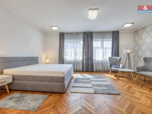 Pronájem bytu 3+1, Plzeň - Jižní Předměstí, Erbenova, 140 m2