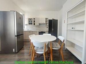 Pronájem bytu 2+kk, Praha - Dolní Měcholupy, Dolnoměcholupská, 46 m2