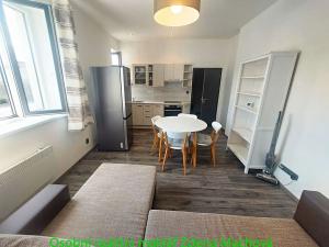 Pronájem bytu 2+kk, Praha - Dolní Měcholupy, Dolnoměcholupská, 46 m2