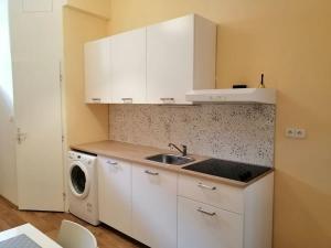 Pronájem bytu 1+1, Praha - Karlín, Šaldova, 39 m2