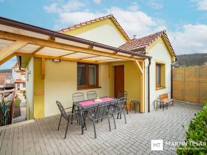 Prodej rodinného domu, Milovice, 225 m2