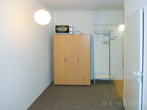Pronájem bytu 2+kk, Praha - Braník, Roškotova, 57 m2