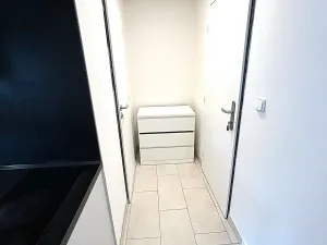 Pronájem bytu 1+kk, Praha - Vysočany, Poděbradská, 28 m2