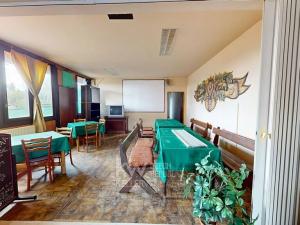 Prodej ubytování, Babice, Sportovní, 2930 m2