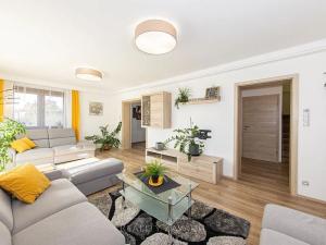 Prodej ordinace, Praha - Suchdol, Osvobození, 314 m2