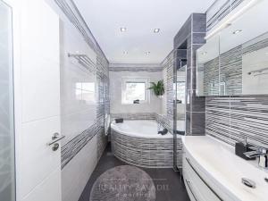 Prodej ordinace, Praha - Suchdol, Osvobození, 314 m2