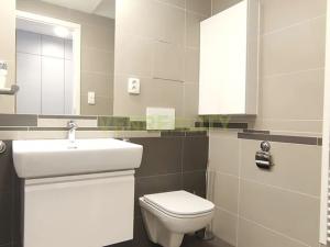 Pronájem bytu 2+kk, Praha - Košíře, Hlaváčkova, 51 m2