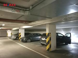 Pronájem garážového stání, Praha - Smíchov, Randova, 15 m2
