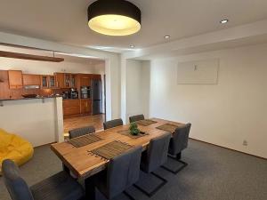 Prodej rodinného domu, Hradec Králové, Voborníkova, 258 m2