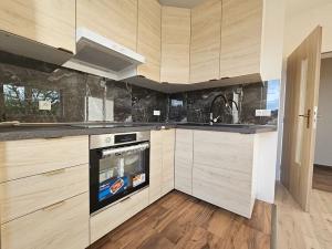 Pronájem bytu 2+kk, Praha - Štěrboholy, Slibná, 50 m2