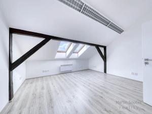 Pronájem kanceláře, Praha - Holešovice, U Výstaviště, 177 m2