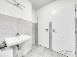 Pronájem kanceláře, Praha - Holešovice, U Výstaviště, 177 m2