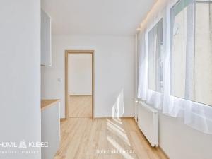 Prodej bytu 3+1, Jindřichův Hradec, sídliště Vajgar, 62 m2