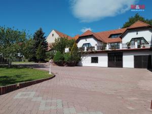 Prodej rodinného domu, Nepomyšl, 410 m2