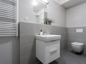 Pronájem bytu 2+kk, Praha - Třebonice, Thomasova, 46 m2